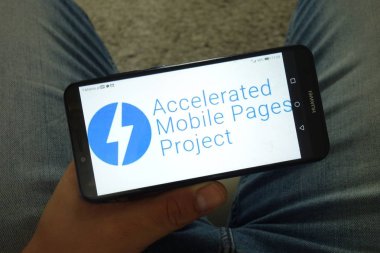 Konskie, Polonya - 29 Haziran 2019: Cep telefonunda Amp Project logosu