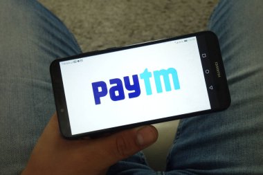 Konskie, Polonya - 29 Haziran 2019: Cep telefonunda Paytm şirket logosu