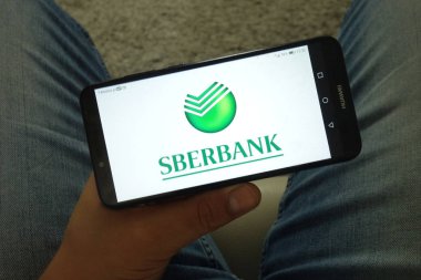 Konskie, Polonya - 29 Haziran 2019: Cep telefonunda Sberbank logosu