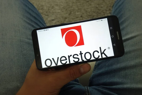 Konskie, Polska-29 czerwca 2019: logo Overstock.com Inc na telefon komórkowy — Zdjęcie stockowe