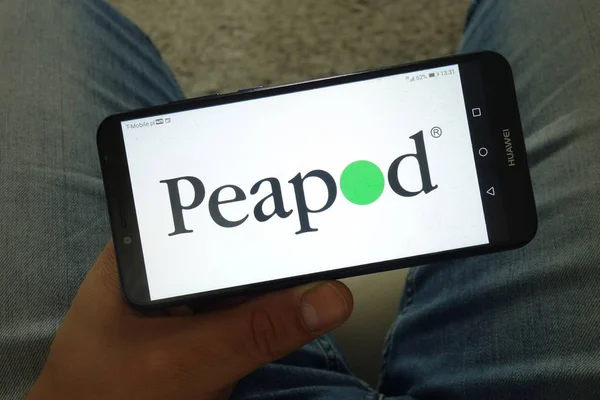 КОНКУРС, ПОЛАНДИЯ - 29 июня 2019 года: Логотип онлайн-сервиса доставки еды Peapod на мобильном телефоне. — стоковое фото