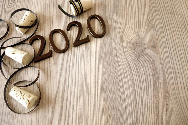 Nyår 2020 dekoration på rustik trä — Stockfoto