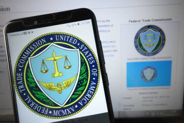 Konskie, Polonya - 18 Ağustos 2019: Cep telefonunda Federal Ticaret Komisyonu logosu