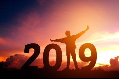 Genç adam için 2019 yeni yıl Happy siluet