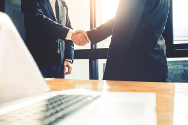 Toplantı Planlama stratejisi analiz kavramı el sıkışan iş insanlar iş arkadaşları