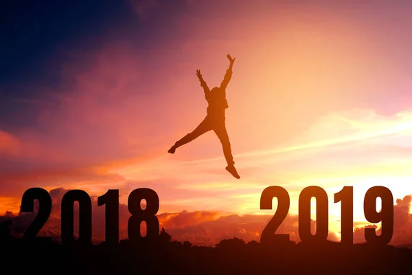 Siluet Genç Adam Için 2019 Yeni Yıl Mutlu — Stok fotoğraf