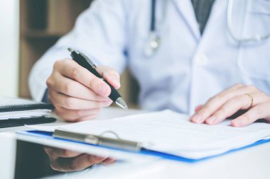 Doktor hastane office odak stetoskop çalışma bilgi yazılacak