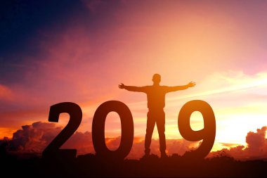 Genç iş adamı 2019 yeni yıl mutlu siluet