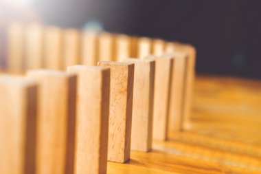 İşadamı plan ve strateji iş Domino etkisi Problem çözme