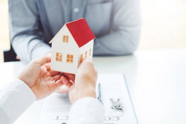 Ev için müşteri ve işareti sözleşmesi sözleşme, sigortası konut kavramı veren satış aracı