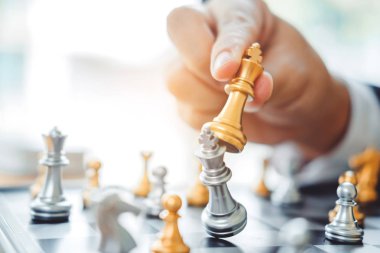 Planlama önde gelen strateji başarılı iş lideri kavramının işadamı satranç oyun