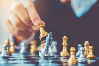 Planlama önde gelen strateji başarılı iş lideri kavramının işadamı satranç oyun