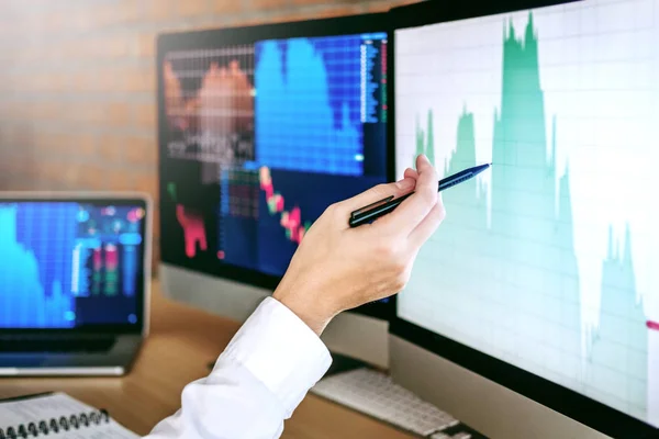 Businessmen Trading Stocks Online Investment Discussing Analysis Graph Stock Market — Stock Photo, Image