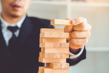 İşadamı plan ve strateji iş Domino etkisi Problem çözme