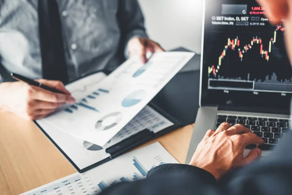 Business Team Investeringar Entreprenör Handel Diskuterar Och Analys Diagram Börshandel — Stockfoto