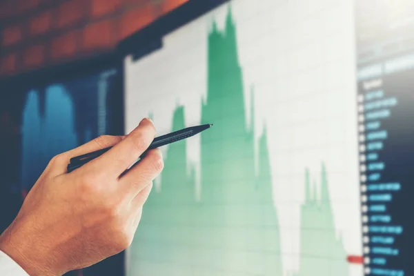 Uomo Affari Investimento Imprenditore Trading Discussione Analisi Grafico Stock Market — Foto Stock