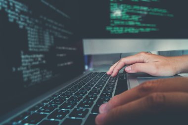 Programcı geliştirme web sitesi tasarımı geliştirme ve yazılım şirket ofisinde çalışan teknolojileri kodlama
