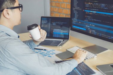Programcı geliştirme web sitesi tasarımı geliştirme ve teknoloji kodlama