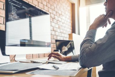 Programcı geliştirme web sitesi tasarımı geliştirme ve teknoloji kodlama