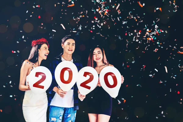 2020 Newyear parti, Asya genç peopl kutlama parti grup — Stok fotoğraf