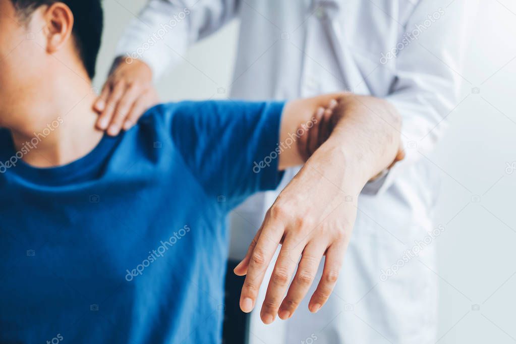 Physical Doctor consulting with patient About Shoulder muscule p