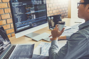 Programcı geliştirme web sitesi tasarımı geliştirme ve teknoloji kodlama