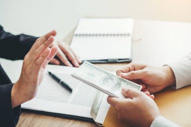 Yolsuzluk konsepti, Iş adamı Yöneticisi reddeden para almak fr