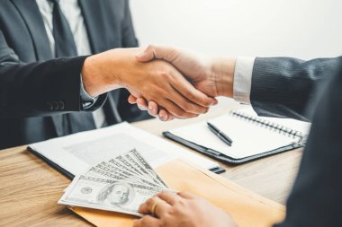 Yolsuzluk kavramı, Iş adamı para dolar faturaları Corru geçen