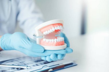 Dental protez ile dişçi öğrenme nasıl diş hekimi s ofiste