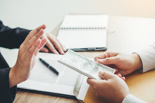 Концепция коррупции, бизнес-менеджер отказывается получать деньги от
