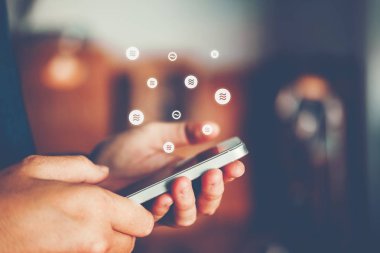 Terazi Kriptopara Online bankacılık işadamı akıllı telefon kullanarak