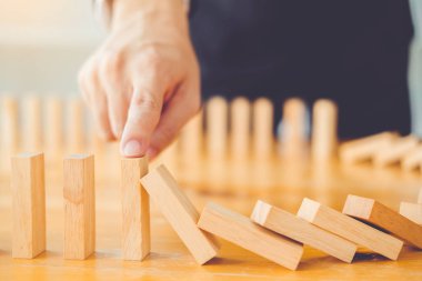 İş adamı planı ve iş Domino Etkisi Sorunu strateji 