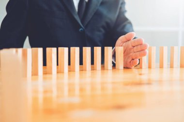İş adamı planı ve iş Domino Etkisi Sorunu strateji 