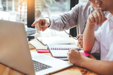 Yüksek okul veya üniversite öğrencileri eğitim ve birlikte okuma