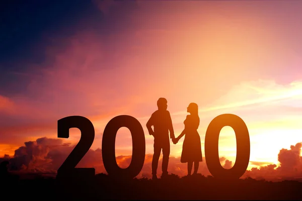 2020 Newyear σιλουέτα νεαρό ζευγάρι ευτυχισμένο για ρομαντική νέα Ναι — Φωτογραφία Αρχείου