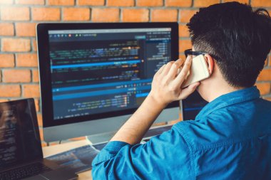 Programcı geliştirme web sitesi tasarımı geliştirme ve teknoloji kodlama
