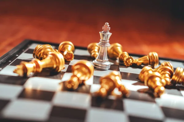 Gra w szachy z koncepcja leader udanego biznesu — Zdjęcie stockowe