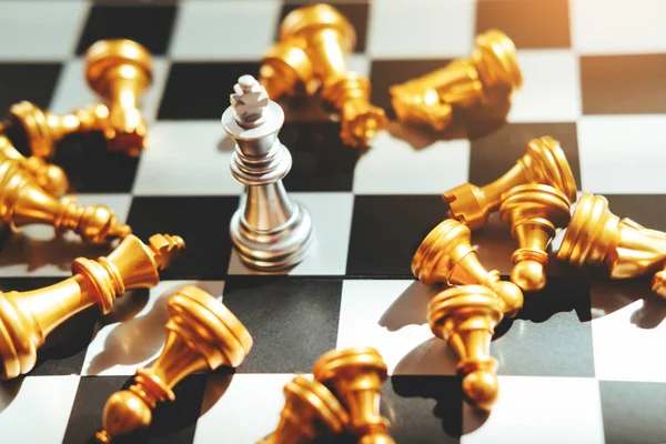 Jogo de xadrez de conceito de líder de negócios bem sucedido — Fotografia de Stock