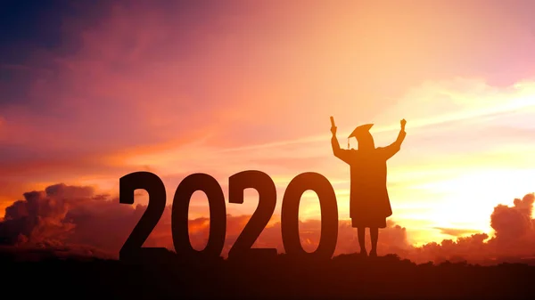 2020 Año Nuevo Silhouette personas graduación en 2020 años educati — Foto de Stock