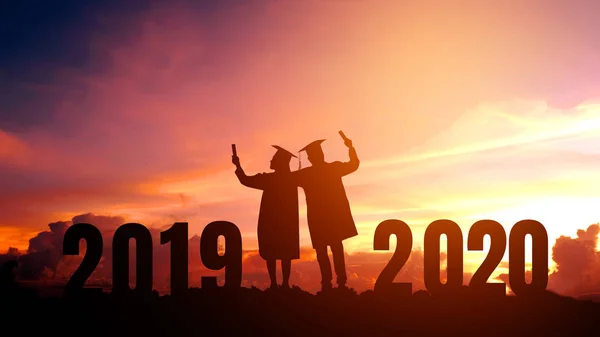 2020 Nouvelle année Silhouette diplômés en 2020 ans educati — Photo