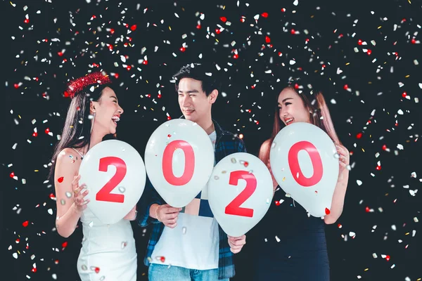 2020 Newyear parti, Asya genç peopl kutlama parti grup — Stok fotoğraf