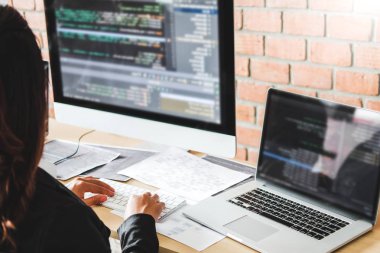 Programcı geliştirme web sitesi tasarımı geliştirme ve teknoloji kodlama
