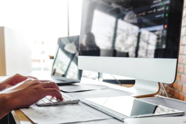 Programcı geliştirme web sitesi tasarımı geliştirme ve teknoloji kodlama