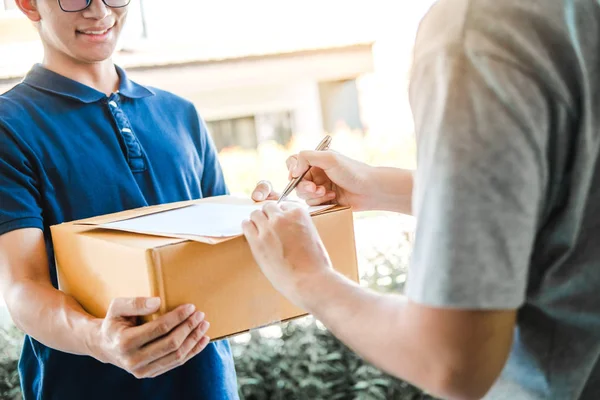 Customer Man signature in clipboard to receive package from professional delivery man at home — receipt, checking - Stock Photo | #240608026