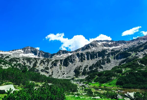 Mooie Alpine Hooggebergte Piek Blauwe Hemelachtergrond Amazing Bergwandelen Paradijs Landschap — Stockfoto