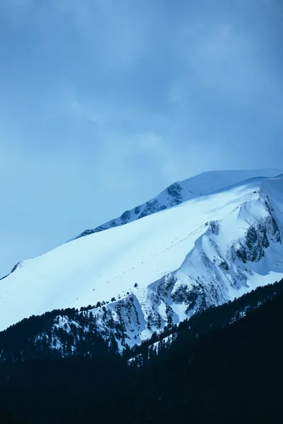 Mountain Snow Vrchol Krásné Přírodní Zimní Pozadí Led Horní Části — Stock fotografie