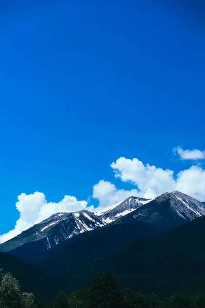 Mooie Alpine Ijs Pieken Van Bergen Met Sneeuw Zomertijd Blauwe — Stockfoto