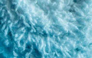 Beyaz banyo havlu, mavi soyut yumuşak doku portre.