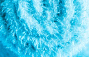 Beyaz banyo havlu, mavi soyut yumuşak doku portre.