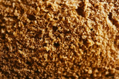 El yapımı taze pişmiş çavdar ekmeği, doku arka plan, closeup bir parça.